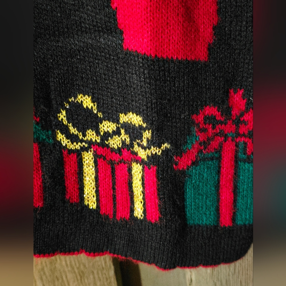 SOLD Vintage Disney Winnie The Pooh Christmas Knit Cardigan Sweater Women's - Picture 5 of 8